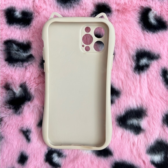 Hello Kitty leopard IPhone 12 Pro Max Case - Picture 2 of 3